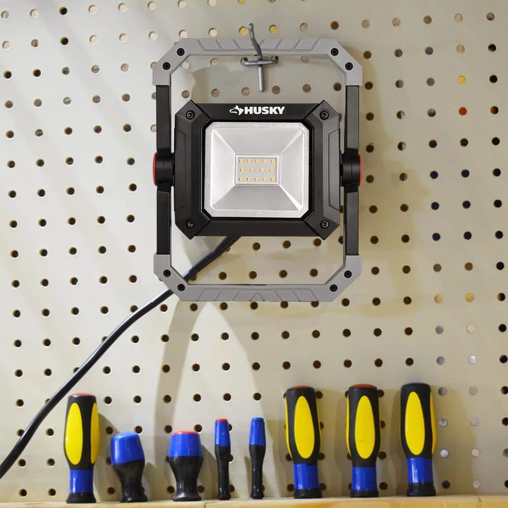 Husky 1000 Lumens LED Portable Work Light 10 Husky 1000 Lumens LED Portable Work Light - Image 10