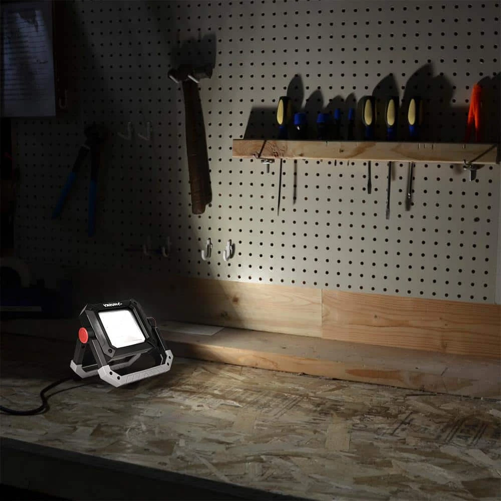 Husky 1000 Lumens LED Portable Work Light 7 Husky 1000 Lumens LED Portable Work Light - Image 7